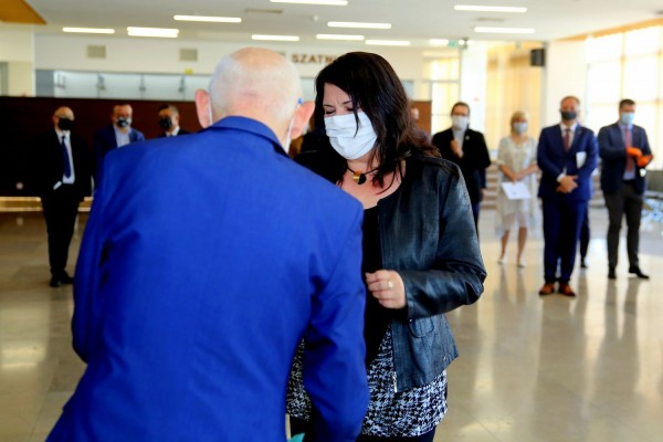 Click to zoom the picture.